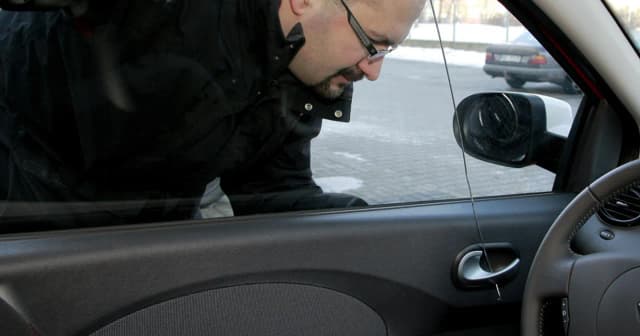 Jak otworzyć Audi A4 B5 bez kluczyka? Sprawdź skuteczne i bezpieczne metody! Jak otworzyć Audi A4 B5 bez kluczyka? Sprawdź skuteczne i bezpieczne metody!